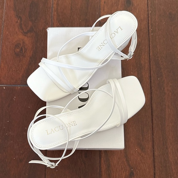 *NIB* Lacuone Strappy White Block Heeled Sandals - size 7 - Picture 4 of 10